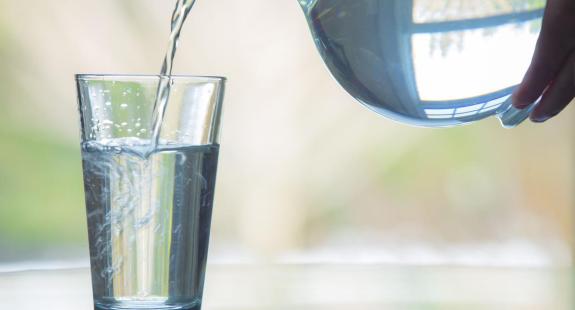 Beber água às refeições – sim ou não?