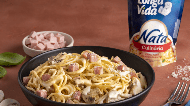 Esparguete Carbonara com Cogumelos, Fiambre e Natas