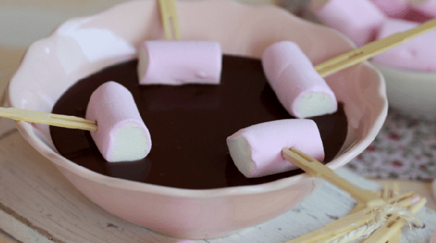 Fondue de Chocolate com Marshmallows