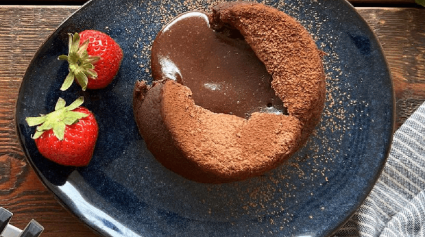 Coulant de chocolate com leite condensado