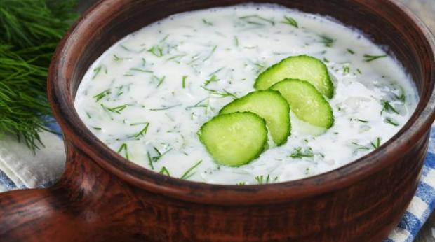 "Sopa fria de iogurte"