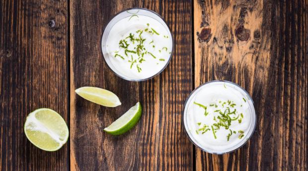 "Mousse de iogurte e lima"