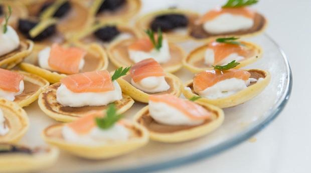 "Blinis de salmÃ£o fumado"