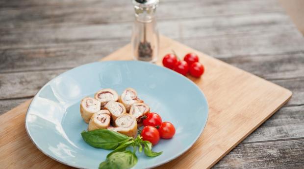 "Rolinhos de frango com presunt"