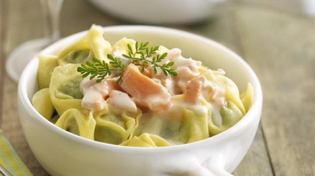 "cozinhar Tortellonis com Creme"