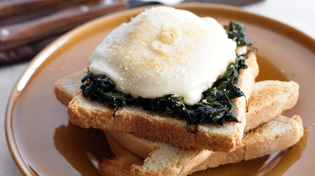 "receita tostas ovos escalfados"