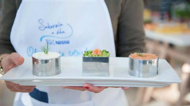 "Coroa de salmÃ£o fumado e funch"