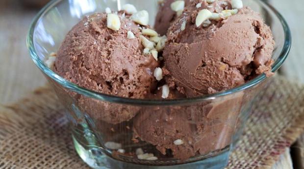 "Sorvete de Chocolate e Nozes"