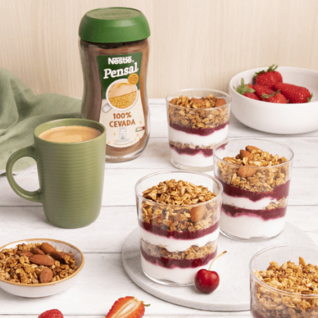 Parfait de Iogurte, Compota Baixa em Açúcar e Granola