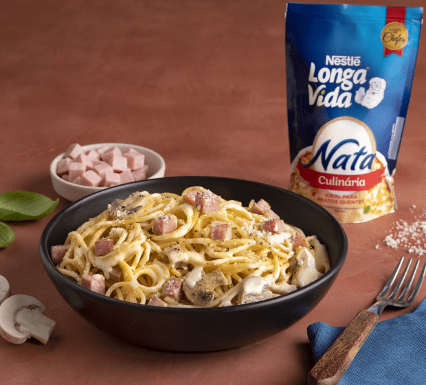 Esparguete Carbonara com Cogumelos, Fiambre e Natas