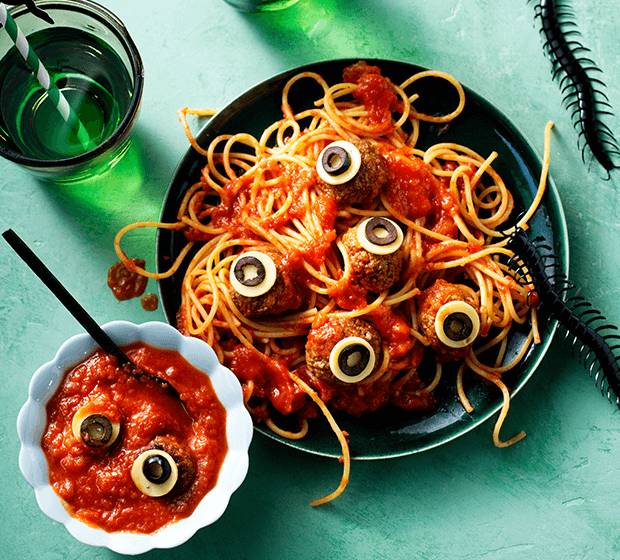 Esparguete asustador com almôndegas Halloween  