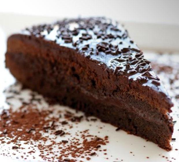 Bolo de Chocolate: 3 Receitas e Dicas Para Cobertura e Massa Fofinha