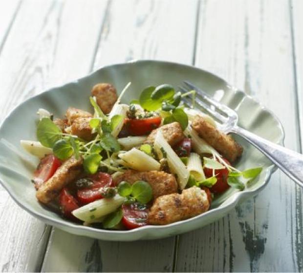 "Salada de Bocaditos fritos com"