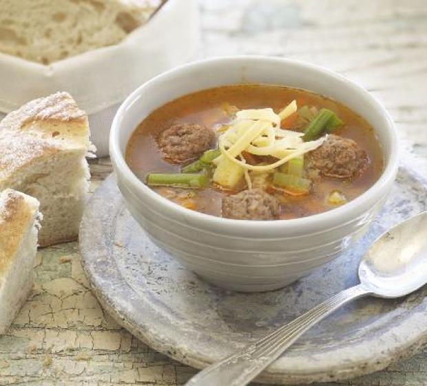 "Sopa de vegetais com almÃ´ndega"