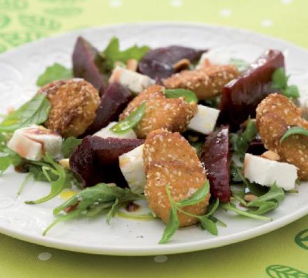 "Salada de nuggets com beterrab"