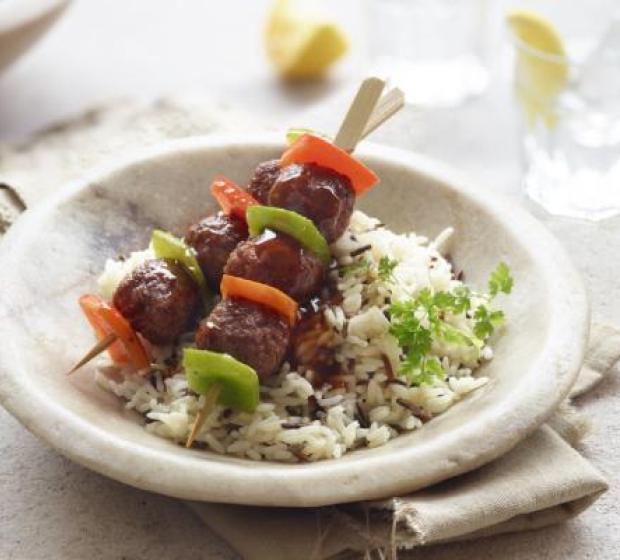 "Espetadas de almÃ´ndegas vegeta"