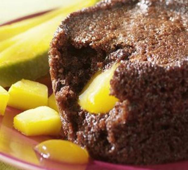 3 receitas de bolo com chocolate para fazer sucesso nesta Páscoa - Caldo Bom