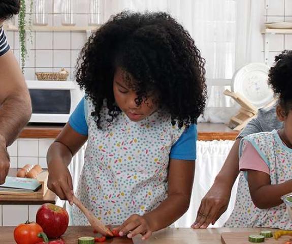 Família na cozinha 